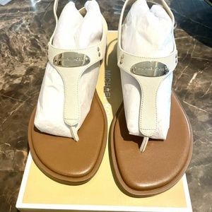 Michael Kors light cream plate thongs